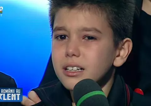 ROMÂNII AU TALENT. PUŞTIUL ăsta a PLÂNS în HOHOTE la "ROMÂNII au TALENT"! Află din ce CAUZĂ!