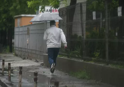 COD GALBEN de PLOI şi VIJELII în aproape toată ţara. Vezi PROGNOZA METEO