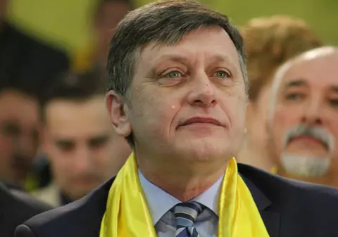 UPDATE | E OFICIAL! CRIN ANTONESCU şi-a prezentat DEMISIA în faţa partidului! Vicepreşedinţii PNL au demisionat în bloc