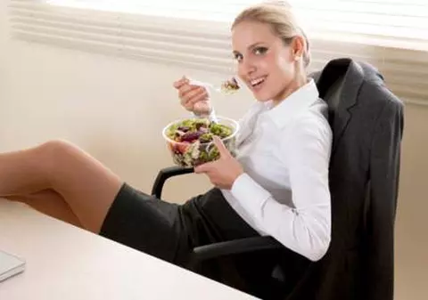 A fost DESCOPERITĂ CEA MAI EFICIENTĂ CURĂ DE SLĂBIRE. Află şi tu CE SĂ MĂNÂNCI