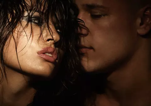 5 expresii inocente care îi excită pe bărbaţi