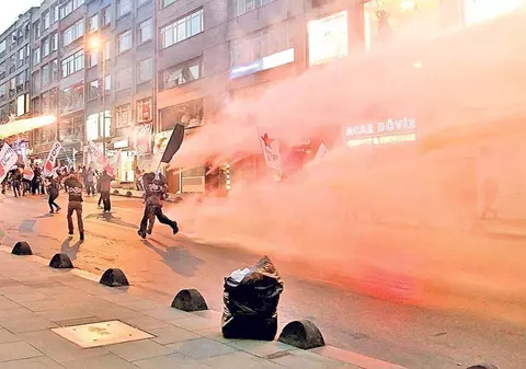 HAOS la Istanbul! Poliţia foloseşte gaze lacrimogene împotriva manifestanţilor