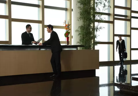 3 CUVINTE MAGICE pentru A-ŢI CONVINGE ŞEFUL sau CLIENTUL