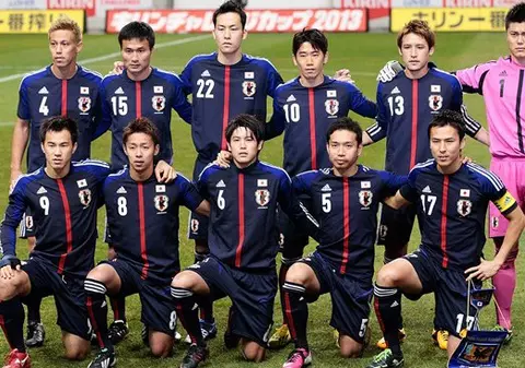 Cum şi-au încurajat fanii niponi idolii din naţională înainte de plecarea spre Brazilia