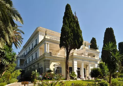 IDEI DE VACANŢĂ. Castele, palate şi vestigii romane în Corfu!