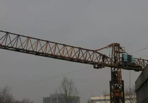 Un român a vrut să se SINUCIDĂ în centrul ROMEI, pentru că i-au fost luaţi COPIII de serviciile sociale