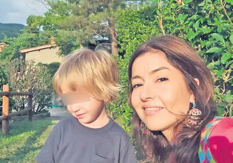 După ce a fost părăsită de Robert Turcescu, Oana Sârbu revine pe scenă!