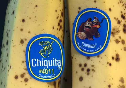 CE ÎNSEAMNĂ ETICHETELE MICI aplicate pe FRUCTELE DIN SUPERMARKET