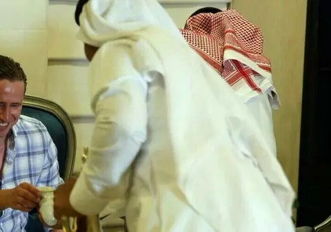 VIDEO + FOTO  / Reghe, primit ca un rege de fanii arabi! "I-au luat şapca!”