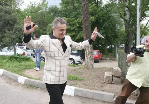 Belo l-a desfiinţat pe Gigi în presa din Serbia