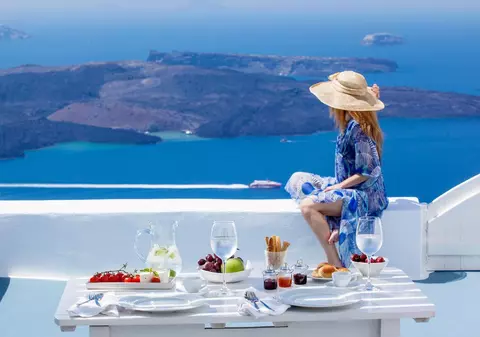 OFERTE VACANŢĂ 2014. Santorini, acasă la Angelina Jolie... 
