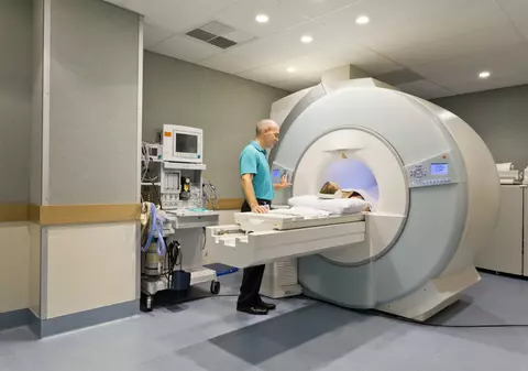 CNAS obligă spitalele private să-şi reducă tarifele
