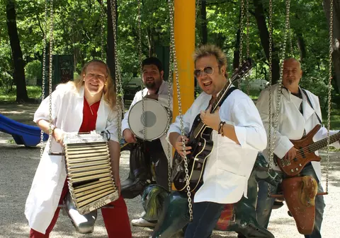 NOUA componenţă a "Spitalului de Ugenţă! Cine s-a alăturat trupei