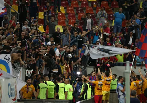 INCREDIBIL. Un personaj cercetat penal a ţinut de trofeul de campion şi le-a dat ordine steliştilor