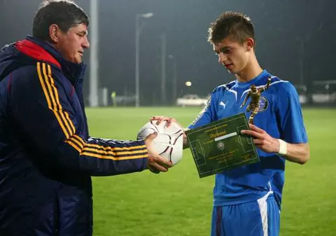 Steaua scapă de un Tănase, dar își aduce alt Tănase