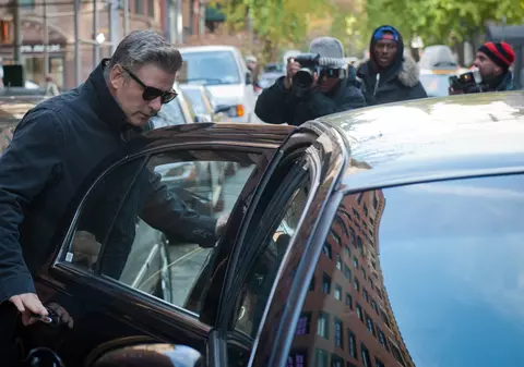IREAL! Alec Baldwin, ARESTAT PENTRU UN MOTIV care TE VA LĂSA MASCĂ | FOTO