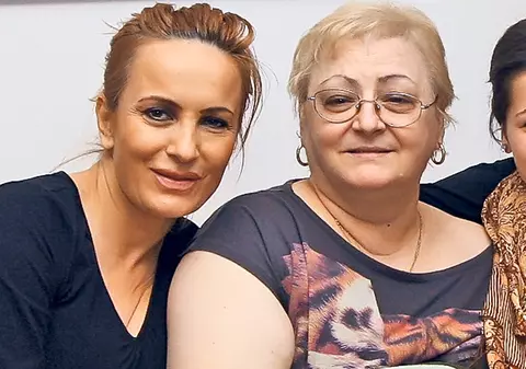 Daniela GyÖrfi: «Când mi-e dor de mama, îi miros sticluţa de parfum»