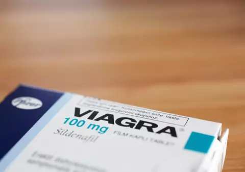 Ce simt bărbaţii potenţi care iau Viagra
