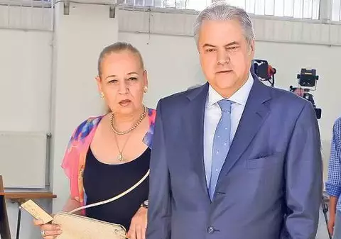 Romii alături de Adrian Năstase.Vezi ce îi trimit fostului premier în închisoare
