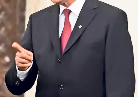 Scandalu’ «Mondial» agită Parlamentul! Aleşii Puterii vor ca preşedintele Băsescu să îşi dea demisia