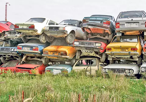 Suntem PREA SĂRACI să ne vindem rablele