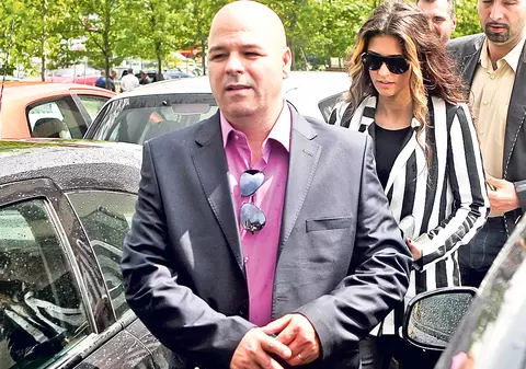 Antonia plânge de dorul fetiţei ei!