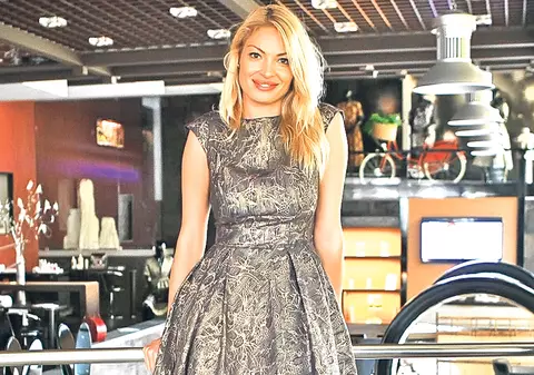 Valentina Pelinel a scăpat de miopie