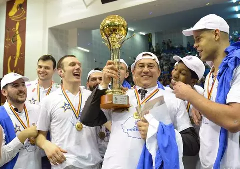 GALERIE FOTO / PARTY LA PLOIEȘTI: Dinastia Camp10nilor!