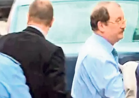 Adio, viaţă în lux! Ce reguli trebuie să respecte Mircea Băsescu la închisoare