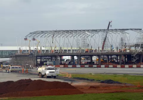 FAȚA URÂTĂ a Braziliei: blocaje în trafic, drumuri proaste, aeroporturi nefuncționale, telecomunicații dereglate