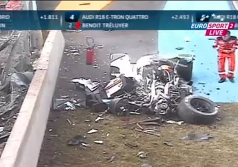 Astrele sunt cu el: pilotul a scăpat nevătămat din mormanul ăsta de fiare! Azi face 32 de ani!