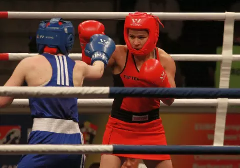 Pugilistele noastre au fost bătute "pe linie" în Kazahstan