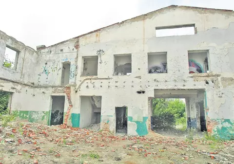 Cadavrul carbonizat şi mâncat de şobolani găsit într-o hală părăsită din Popeşti-Leordeni pare a fi al unui om al străzii