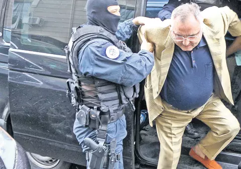 Dan Adamescu a fost dus la zdup după ce procurorii DNA au decis să-l reţină pentru 24 de ore