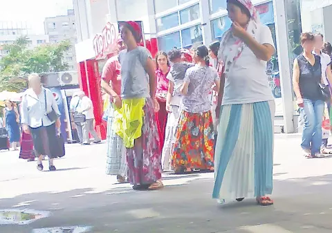 Nouă contrabandişti, reţinuţi de poliţişti! Au apărut primele măsuri după ce Libertatea a scris despre comerţul cu ţigări netimbrate