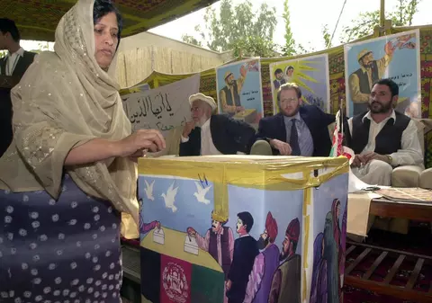 CUTREMURĂTOR! 100 de oameni AU MURIT  în timpul ALEGERILOR prezidenţiale, în Afganistan!