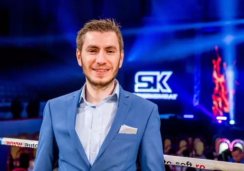 SUPERKOMBAT: povestea unui brand românesc de succes, spusă din interior