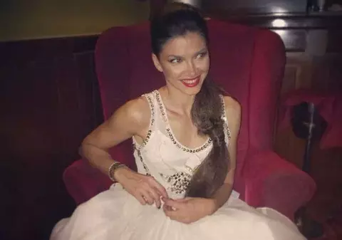 EXCLUSIV! Alina Puşcaş, CU SPATELE TĂRCAT, la un eveniment monden | FOTO