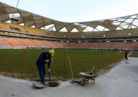 Anglia joacă pe un gazon ca în Ghencea anilor 2000