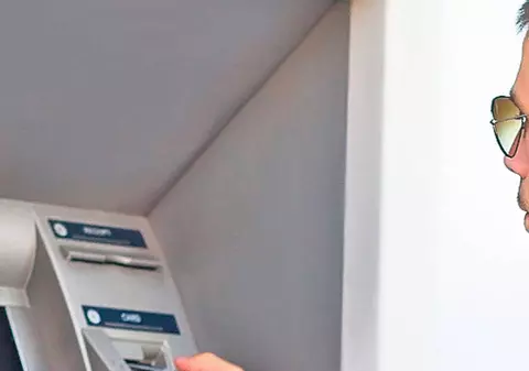 HOŢI DE BANCOMATE, prinşi cu FOCURI de  ARMĂ de poliţiştii, în BUCUREŞTI