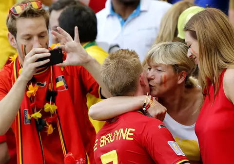 Muah!!!... De Bruyne s-a ales cu un pupic la finalul meciului Belgia - Rusia! 