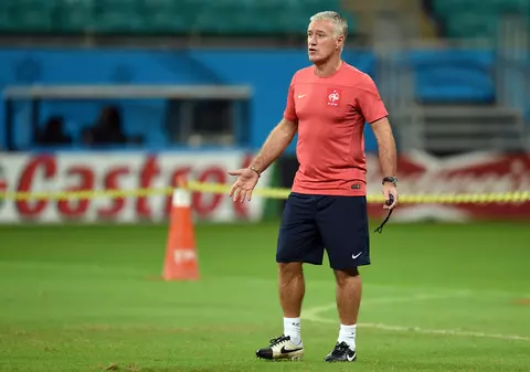 Un puști a intrat pe teren în timpul antrenamentului Franței. S-a descurcat bine: a driblat câțiva agenți de pază