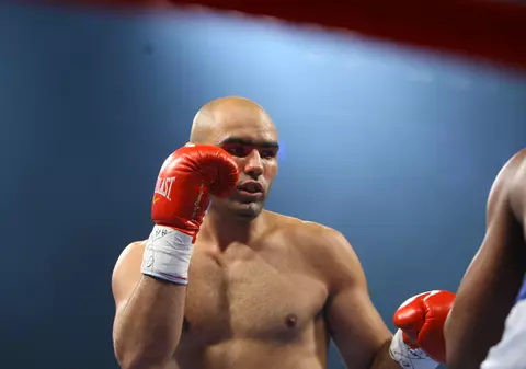 Buzoianul Bogdan Dinu se bate mâine noapte, la Montreal. Unde se poate vedea meciul