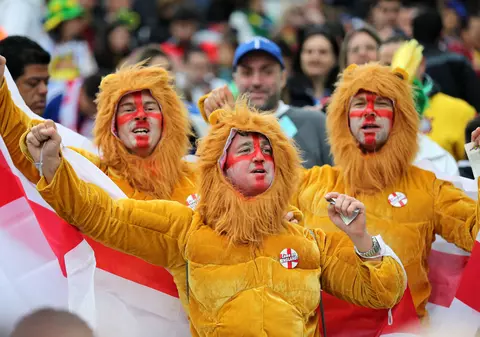 GALERIE FOTO / S-au dat lei şi au plecat cu coada între picioare! Fanii Angliei, în suferinţă 