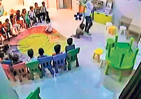 Educatoarea care BĂTEA COPII la grădiniţă, SOŢIE de PREOT, este CERCETATĂ PENAL