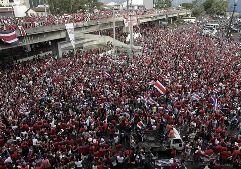 GALERIE FOTO&VIDEO / Toată populația din Costa Rica a ieșit pe străzi! 