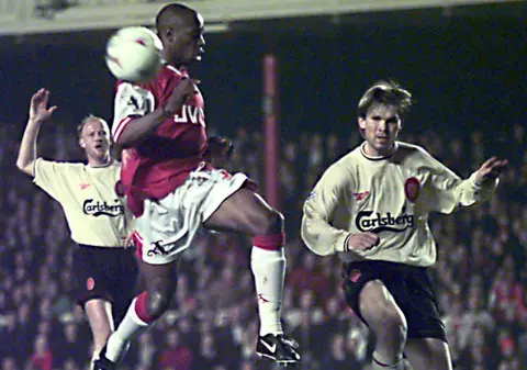 ŞOCANT: Soţia şi copiii celebrului Ian Wright, ameninţaţi cu cuţitul!