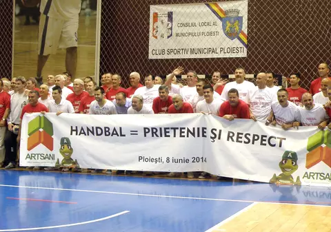 FOTO: Foste glorii ale handbalului s-au duelat la Ploieşti