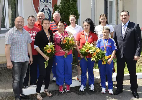 CSA Steaua le-a premiat pe medaliatele de la box şi canotaj