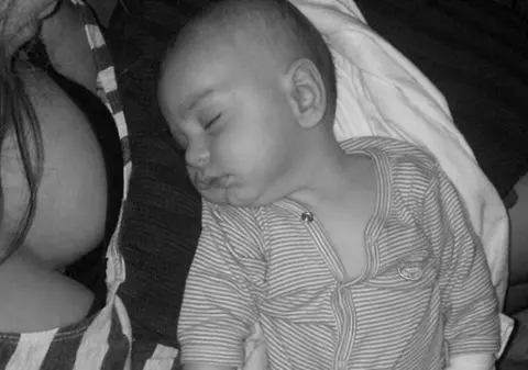 "VREAU ŢÂŢICĂ şi o VREAU ACUM!"  Imaginile de ZECI de MII de LIKE-uri postate de ANNA LESKO 